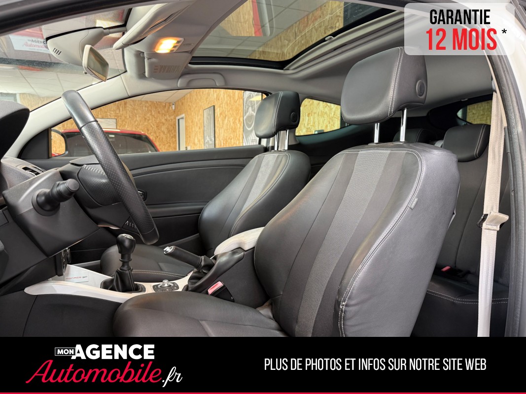 Renault MEGANE III III PHASE 2 COUPÉ 1.2 TCE 132 EDITION MONACO GP TOIT PANORAMIQUE