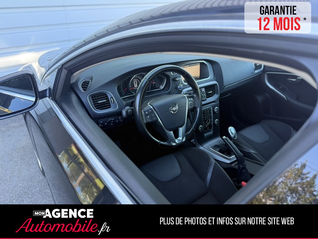 Volvo V40 D2 MOMENTUM 115ch *HISTORIQUE COMPLET*ATTELAGE*FEU AUTO*RADAR AR*/ GARANTIE 12 MOIS